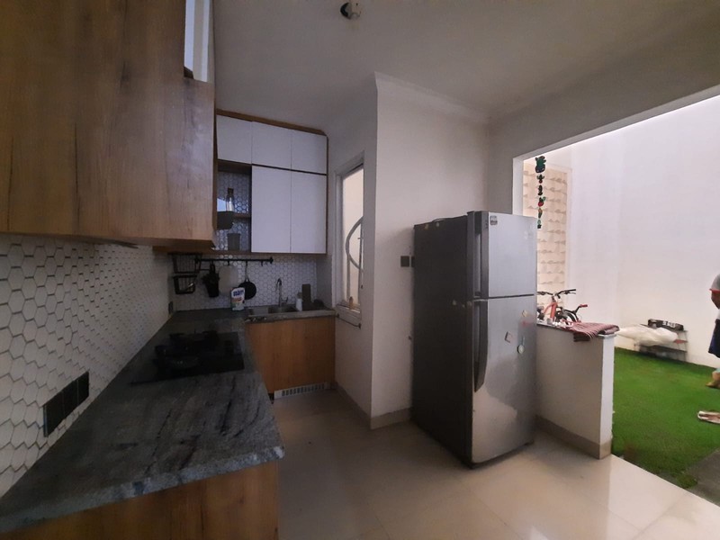 Rumah 2 Lantai di Ciputat KT 3+1 KM 3+1 Surat SHM.