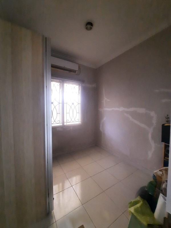 Rumah 2 Lantai di Ciputat KT 3+1 KM 3+1 Surat SHM.
