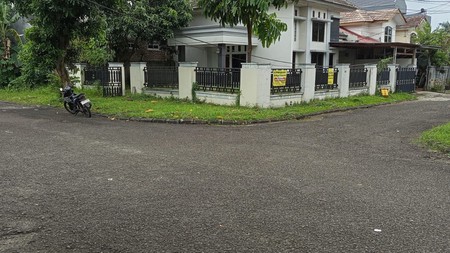 Dijual Rumah Posisi Hoek Dan Siap Huni Jl. Picasso , Citra Raya - Tangerang