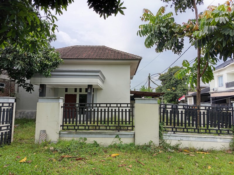 Dijual Rumah Posisi Hoek Dan Siap Huni Jl. Picasso , Citra Raya - Tangerang
