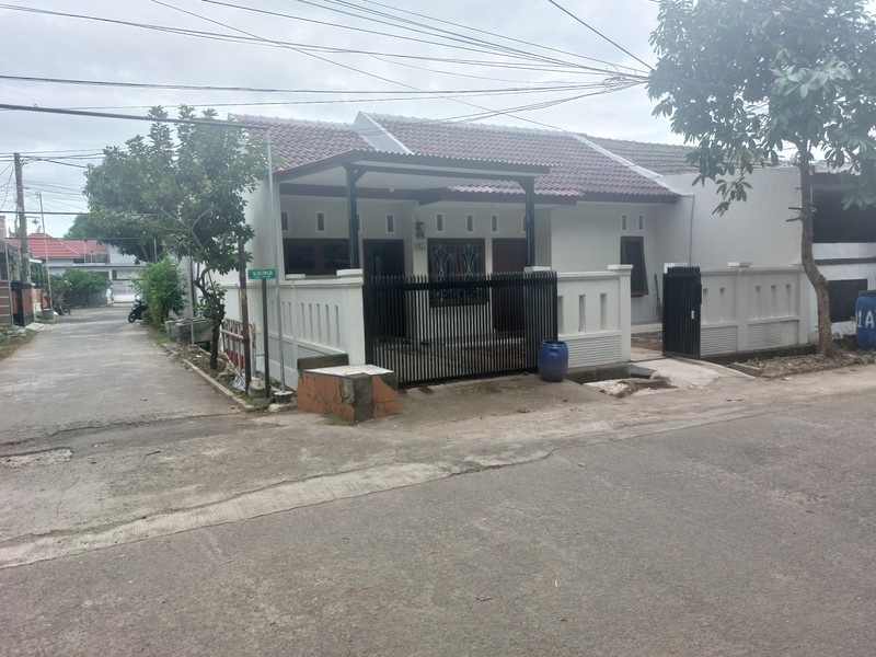 Rumah hoek 1 lantai di Taman Rahayu Regency 2