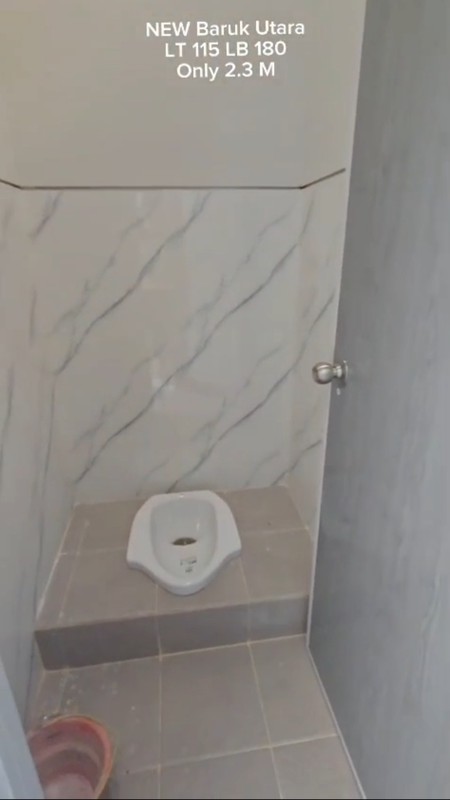 Dijual Rumah Baru Jalan Baruk - Kedung Baruk - Rungkut Surabaya Timur - Spesial Row Jalan Lebar 3,5 Mobil - Kamar Tidur 4 Plus 1 - Carport Masuk 2 Mobil Dekat Raya Merr, Galaxy Mall