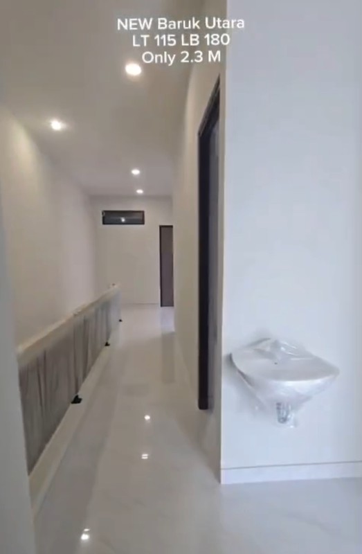 Dijual Rumah Baru Jalan Baruk - Kedung Baruk - Rungkut Surabaya Timur - Spesial Row Jalan Lebar 3,5 Mobil - Kamar Tidur 4 Plus 1 - Carport Masuk 2 Mobil Dekat Raya Merr, Galaxy Mall