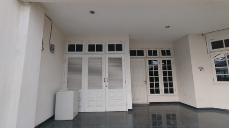 Dijual Rumah Full Furnish di Darmo Permai Selatan Surabaya