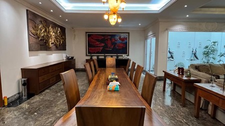 GEDUNG DIJUAL JALAN PAKUBUWONO KEBAYORAN BARU JAKARTA SELATAN