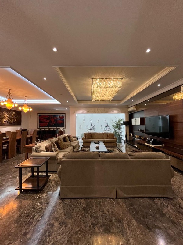 GEDUNG DIJUAL JALAN PAKUBUWONO KEBAYORAN BARU JAKARTA SELATAN