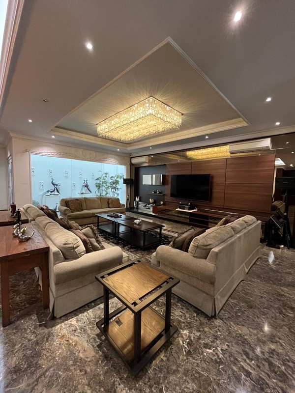 GEDUNG DIJUAL JALAN PAKUBUWONO KEBAYORAN BARU JAKARTA SELATAN