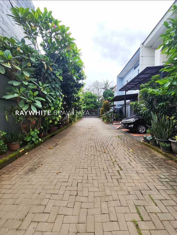 Rumah 2 Lantai Dalam Townhouse Cirendeu Tangsel