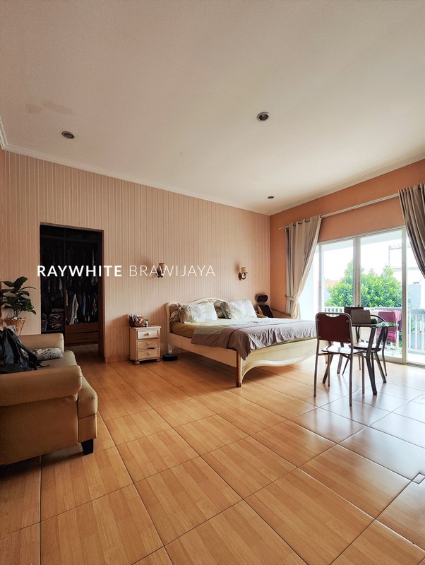 Rumah 2 Lantai Dalam Townhouse Cirendeu Tangsel