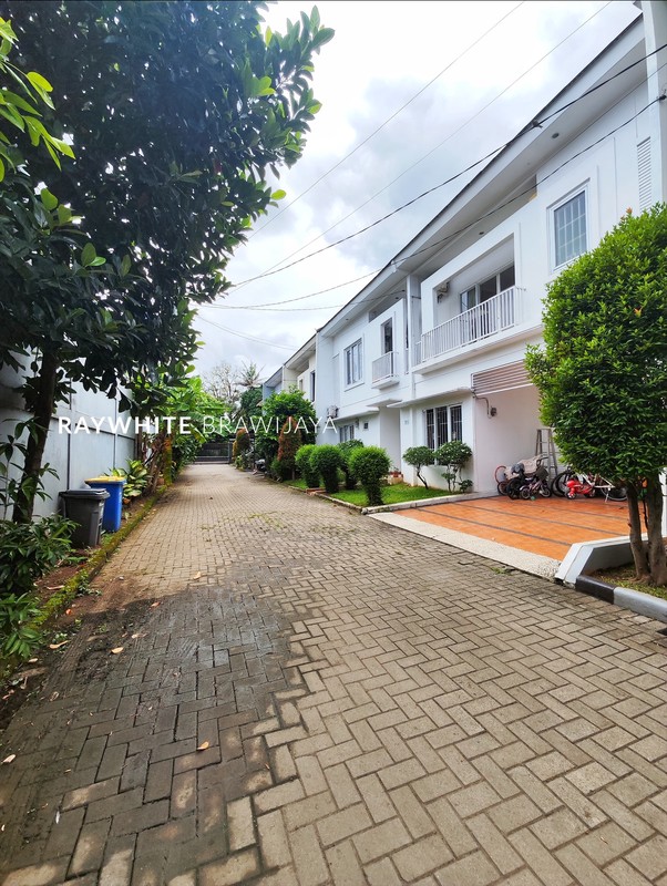 Rumah 2 Lantai Dalam Townhouse Cirendeu Tangsel