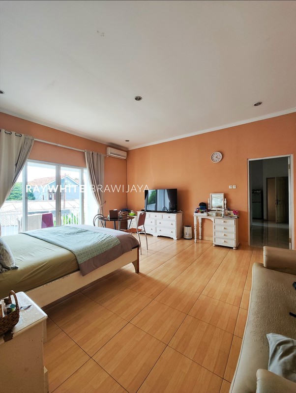 Rumah 2 Lantai Dalam Townhouse Cirendeu Tangsel