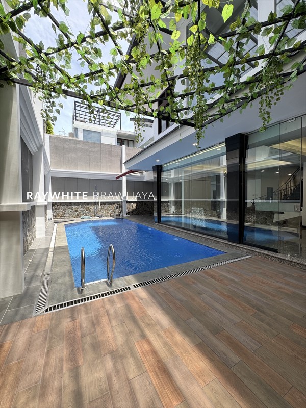 Rumah Mewah Siap Huni Lingkungan Tenang Area Pondok Indah