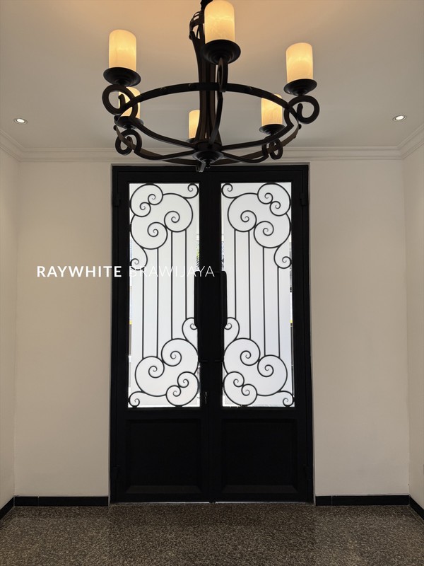 Rumah Mewah Siap Huni Lingkungan Tenang Area Pondok Indah