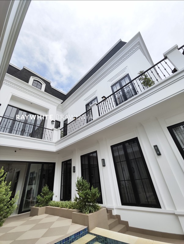 Rumah Mewah Siap Huni Lokasi Strategis Area Kebayoran Lama