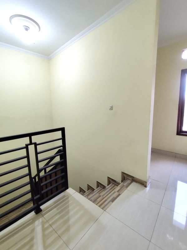 Investasi & Hunian Rumah 2 Lantai Siap Huni Dekat Kampus UPY - Kasihan, Bantul