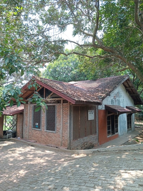 DIJUAL RUMAH dan TANAH - Pendowo Cinere
