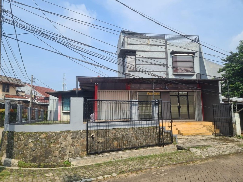 Ruko Siap Pakai dan Lokasi Strategis 2½ Lantai @Ciputat