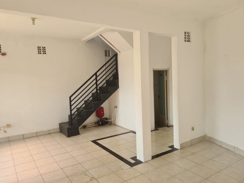 Ruko Siap Pakai dan Lokasi Strategis 2½ Lantai @Ciputat