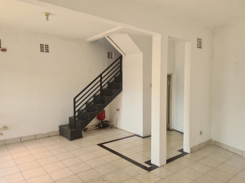 Ruko Siap Pakai dan Lokasi Strategis 2½ Lantai @Ciputat