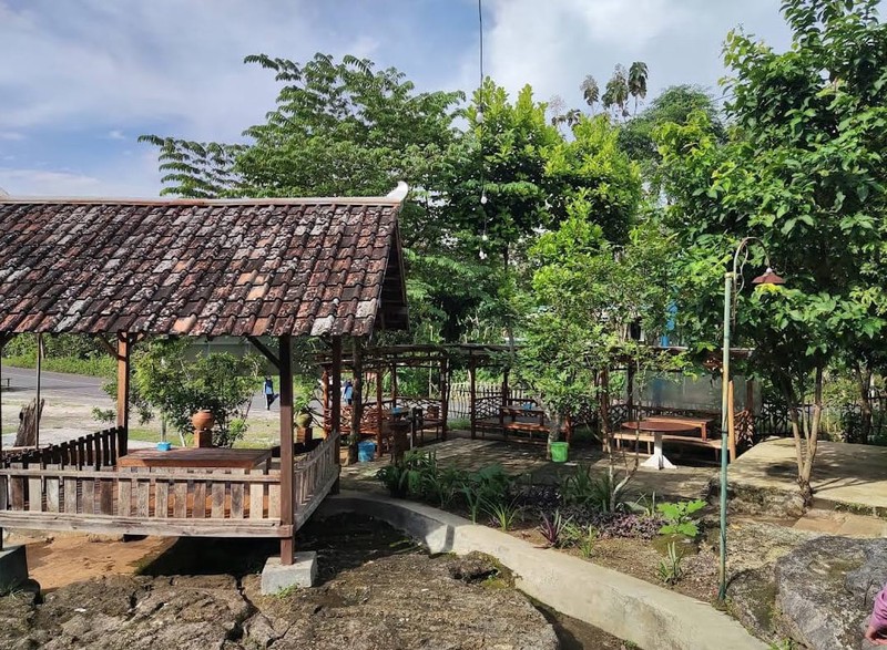 Peluang Bisnis, Dijual Tanah 4.860 Meter Persegi Bonus Bangunan Eks-Resto di Karangmojo, Gunungkidul