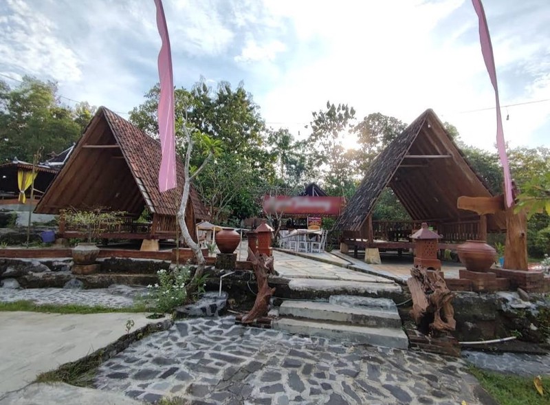 Peluang Bisnis, Dijual Tanah 4.860 Meter Persegi Bonus Bangunan Eks-Resto di Karangmojo, Gunungkidul