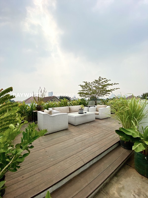 Rumah Luxury Modern Tropical Living Area Kemang 