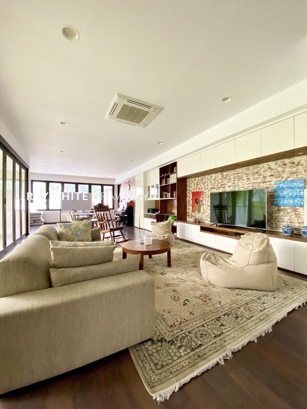 Rumah Luxury Modern Tropical Living Area Kemang 