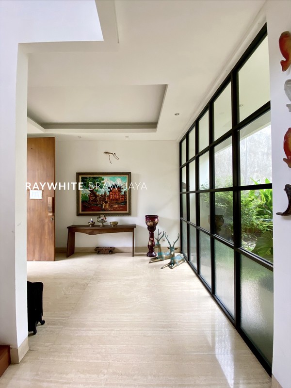 Rumah Luxury Modern Tropical Living Area Kemang 