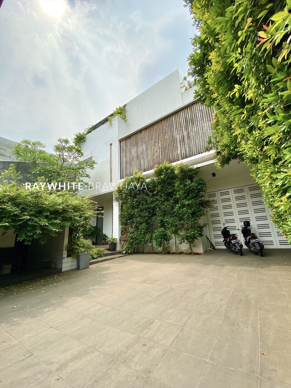 Rumah Luxury Modern Tropical Living Area Kemang 