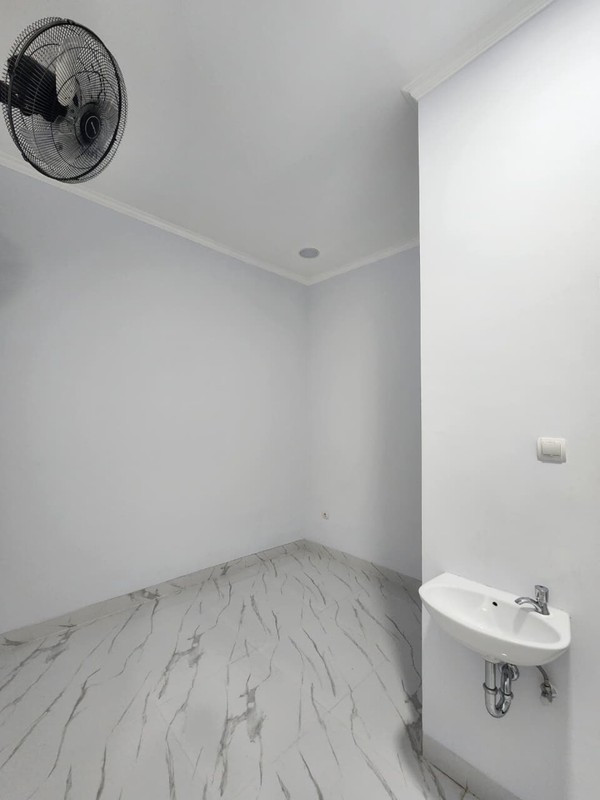 Rumah Pasar Baru Disewakan Cepat Dekat Tj dan Kereta