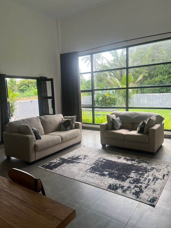 Villa Modern Tropis dengan Kolam Renang Pribadi di Turi Sleman