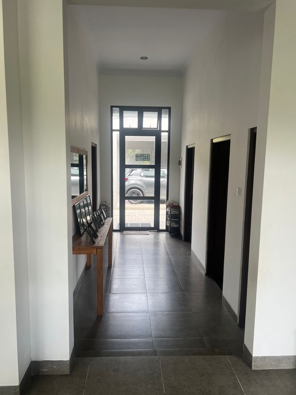 Villa Modern Tropis dengan Kolam Renang Pribadi di Turi Sleman