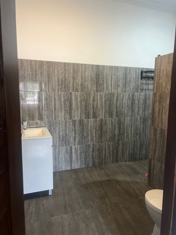 Villa Modern Tropis dengan Kolam Renang Pribadi di Turi Sleman