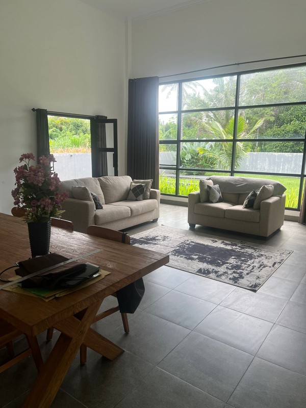 Villa Modern Tropis dengan Kolam Renang Pribadi di Turi Sleman