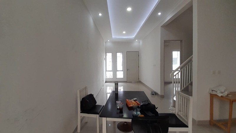 Rumah Cantik 2 Lantai di Tebet Jakarta Selatan, Bergaya Minimalis Asri, Bagus Terawat, Istimewa Siap Huni, SHM, Mudah Akses