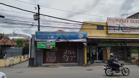 Dijual Ruang Usaha Lokasi Dekat Pasar Sambilegi Maguwoharjo Depok Sleman.