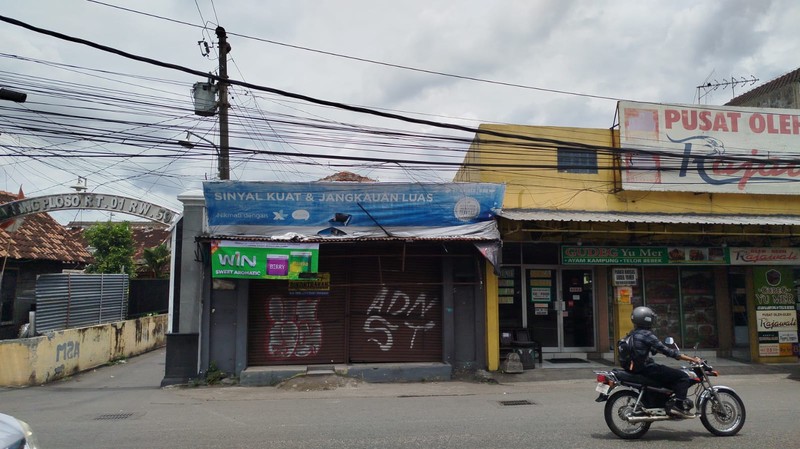 Dijual Ruang Usaha Lokasi Dekat Pasar Sambilegi Maguwoharjo Depok Sleman.