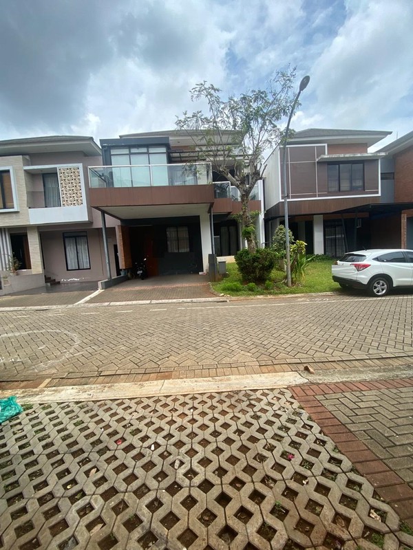 RUmah 2 Lantai, Bagus, dalam Cluster keamanan 24 Jam di Bintaro