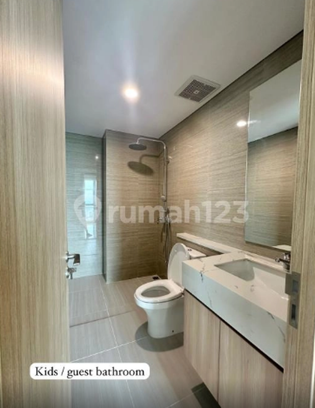 Disewakan Apartemen Hillcrest House Park Luas 130m Lantai 09.