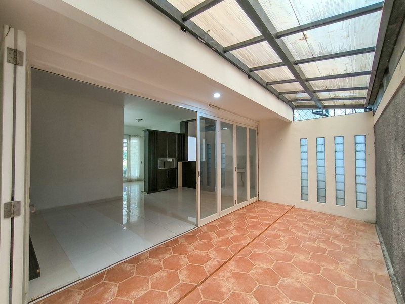 Rumah Bagus Siap Huni Asri di Emerald View, Bintaro Jaya Sektor 9