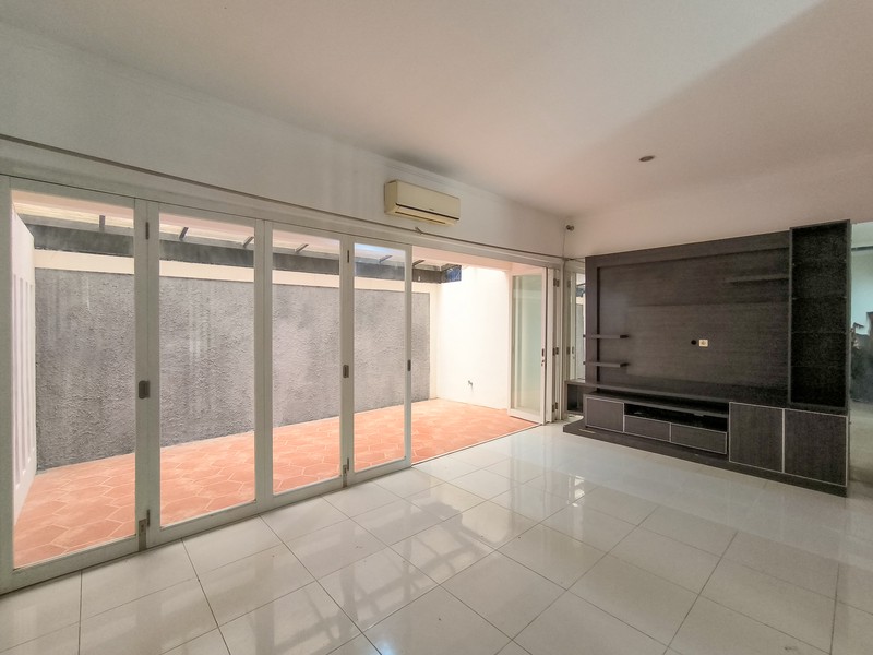 Rumah Bagus Siap Huni Asri di Emerald View, Bintaro Jaya Sektor 9