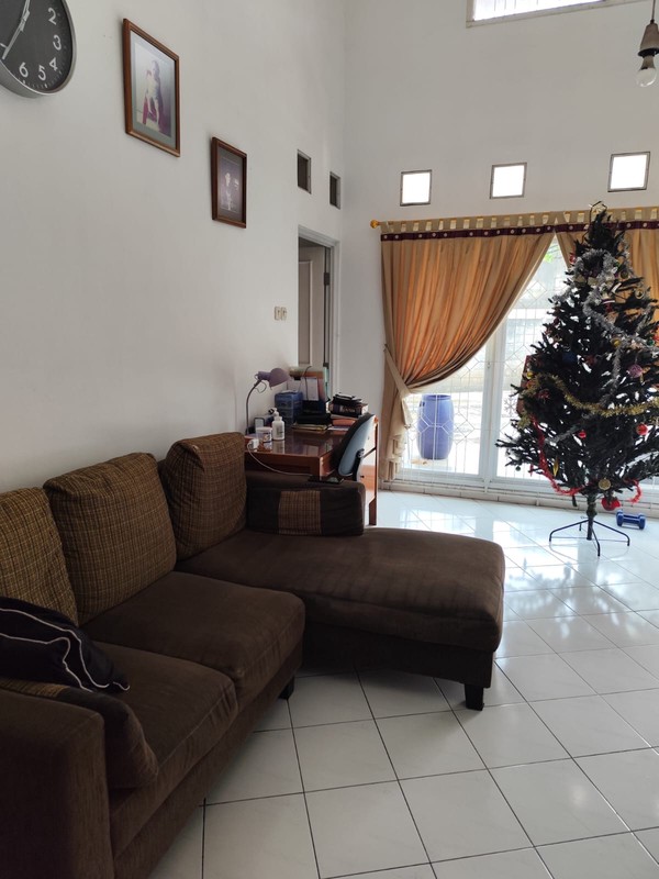 Rumah dekat Sekolah, pinggir jalan cocok untuk usaha, dan bisa dijadikan RUKO