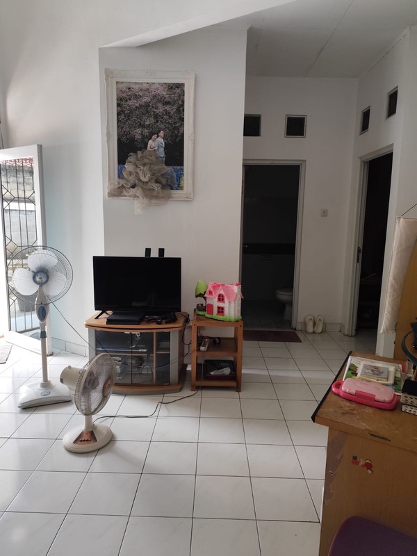 Rumah dekat Sekolah, pinggir jalan cocok untuk usaha, dan bisa dijadikan RUKO