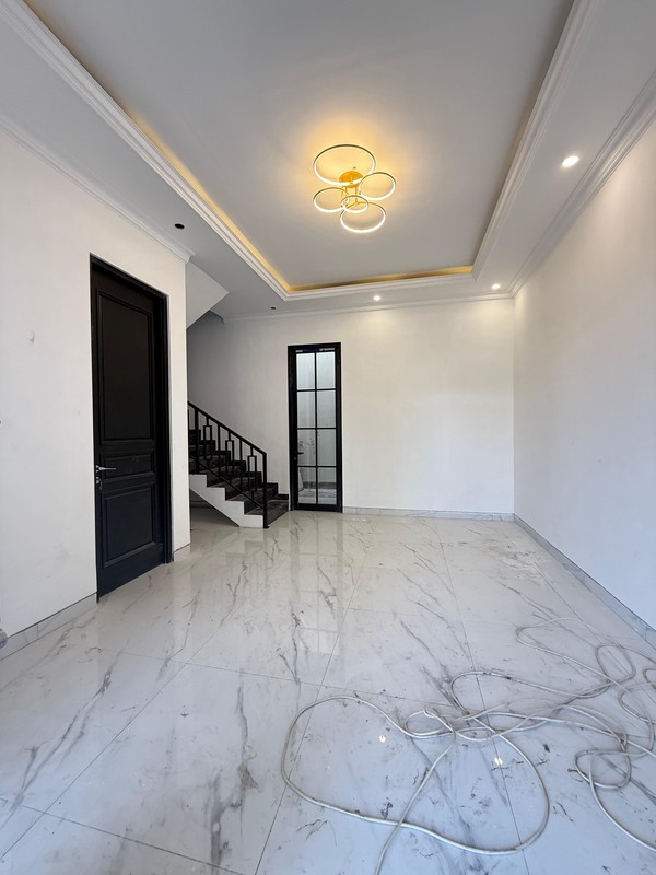 Dijual Rumah Baru Araya 2 Galaxy Bumi Permai Sukolilo Surabaya Timur - Row Jalan Boulevard Lebar 24 Meter - Shm