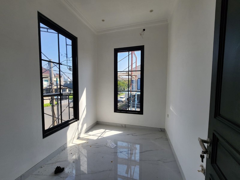 Dijual Rumah Baru Araya 2 Galaxy Bumi Permai Sukolilo Surabaya Timur - Row Jalan Boulevard Lebar 24 Meter - Shm