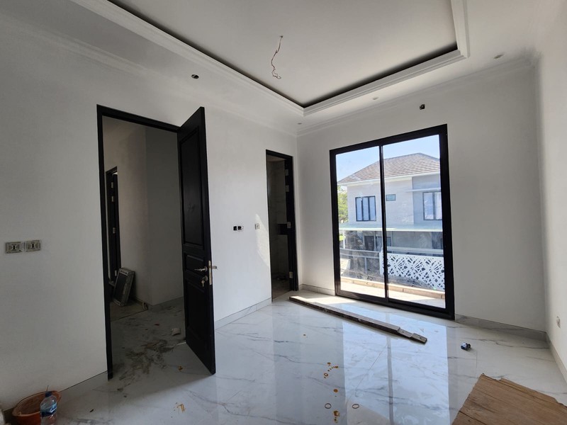 Dijual Rumah Baru Araya 2 Galaxy Bumi Permai Sukolilo Surabaya Timur - Row Jalan Boulevard Lebar 24 Meter - Shm