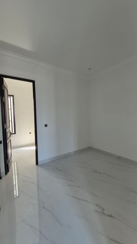 Dijual Rumah Baru Araya 2 Galaxy Bumi Permai Sukolilo Surabaya Timur - Row Jalan Boulevard Lebar 24 Meter - Shm