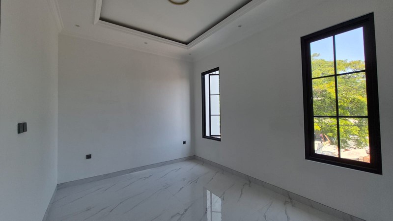 Dijual Rumah Baru Araya 2 Galaxy Bumi Permai Sukolilo Surabaya Timur - Row Jalan Boulevard Lebar 24 Meter - Shm