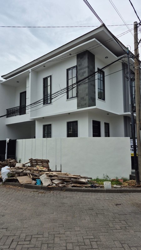 Dijual Rumah Baru Araya 2 Galaxy Bumi Permai Sukolilo Surabaya Timur - Row Jalan Boulevard Lebar 24 Meter - Shm