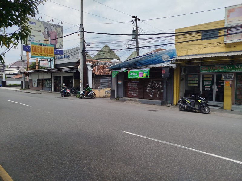 Dijual Ruang Usaha Lokasi Dekat Pasar Sambilegi Maguwoharjo Depok Sleman.